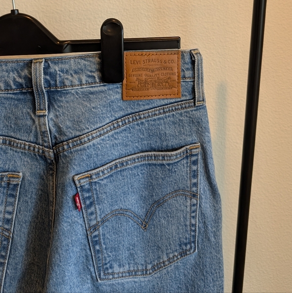 NWT Levis Ribcage Straight Jeans - Picture 4 of 7